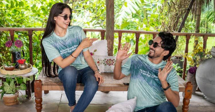 বন্ধুরা কি এখনো মিলিয়ে পোশাক পরেন?