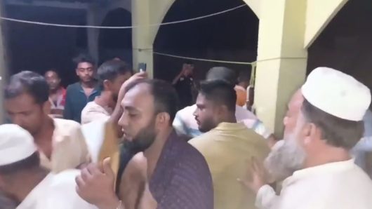 নাটোরের গুরুদাসপুরে পানিতে ডুবে দুই শিশু মৃত্যুর ঘটনায় সুরতহাল রিপোর্ট করতে গিয়ে পুলিশের ওপর হামলা, দুই পুলিশ সদস্য আহত, তাদেরকে সাময়িক বরখাস্ত