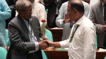 তিনটি ব্যালট বাক্স, দুই জন প্রার্থী ও একটি লাল গোলাপ- এমনটাই ছিল রাষ্ট্রপতি নির্বাচনে ভোটের চিত্র