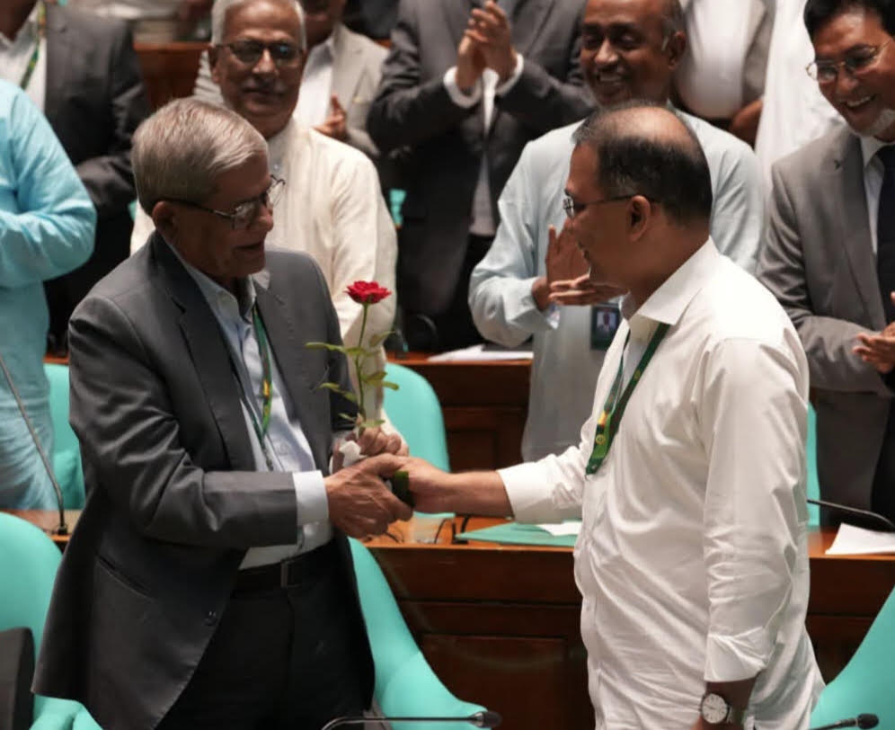 তিনটি ব্যালট বাক্স, দুই জন প্রার্থী ও একটি লাল গোলাপ- এমনটাই ছিল রাষ্ট্রপতি নির্বাচনে ভোটের চিত্র